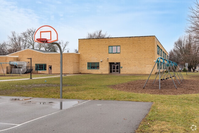 Oak Ridge Elementary School outdoor sports.