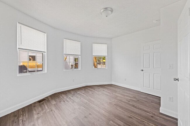 985 Main St unit 985 Main, Sanford, ME 04073 - photo 7