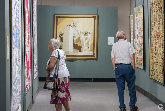 Downtown Paducah is home to the National Quilt Museum at  215 Jefferson St.