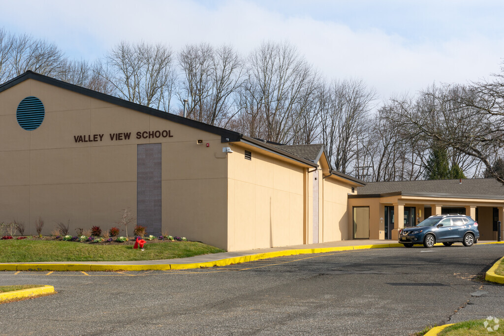 Valley View Elementary School provides education in
Hunterdon County.