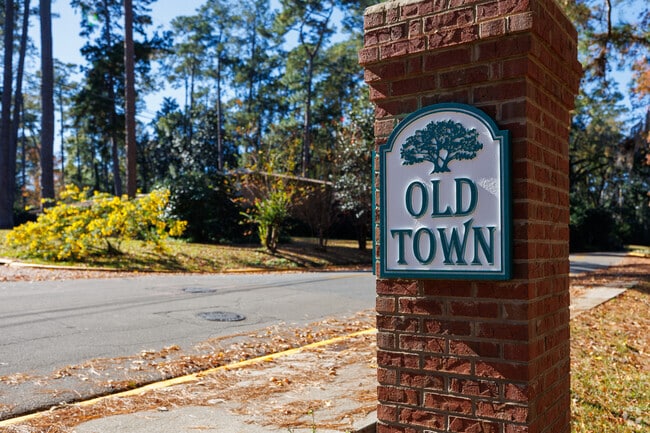 Old Town is a mature area and a favorite spot to live in Tallahassee.