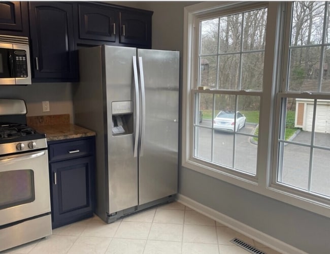 173 Foxbridge Village Rd, Branford, CT 06405 - photo 2