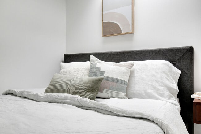 Welcome to Lakeview! - Live in Luxury & Style in the heart of Eastlake, Seattle, WA 98102 - photo 3