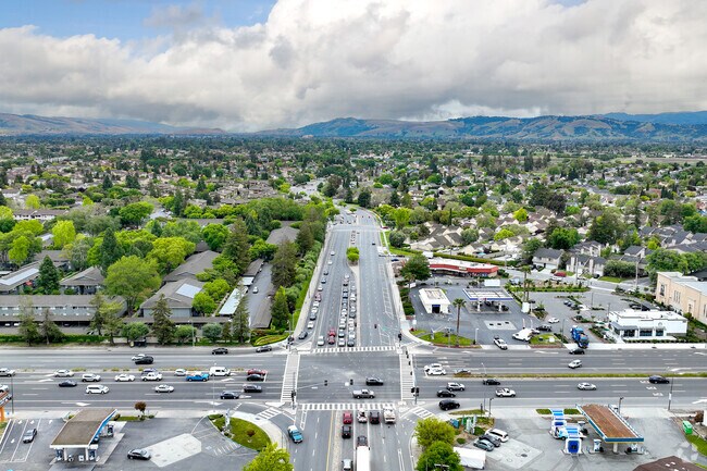 Hayes has easy access to major highways like Guadalupe Parkway.