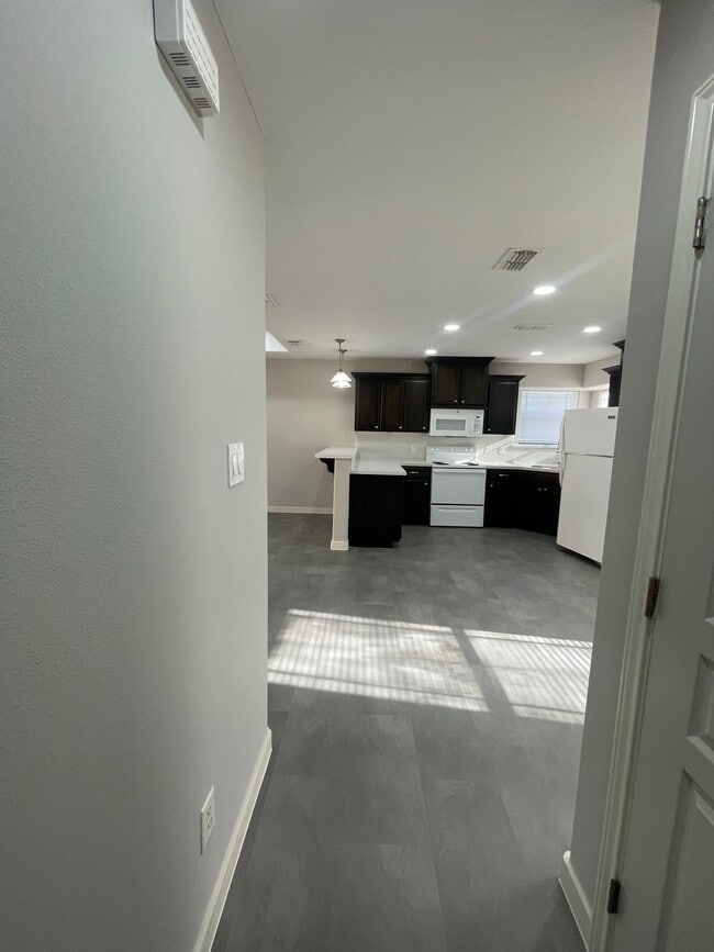 404 E 2nd St unit D, La Joya, TX 78560 - photo 7