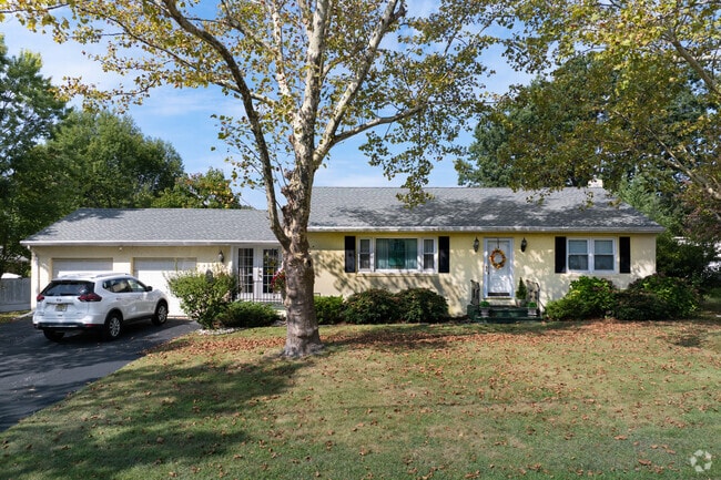 Ranch-style homes are another common architectural style in Paulsboro.