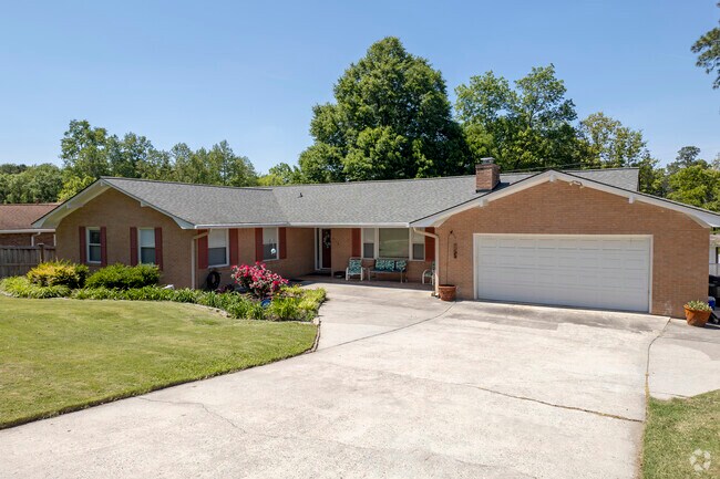 Mid-sized Ranch homes may feature one-or two-car garages.