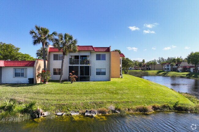 Two story apartments by the lake side are the most popular in Golden Lakes neighborhood.