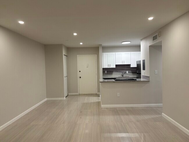 9105 SW 137th Terrace unit D, Miami, FL 33176 - photo 4