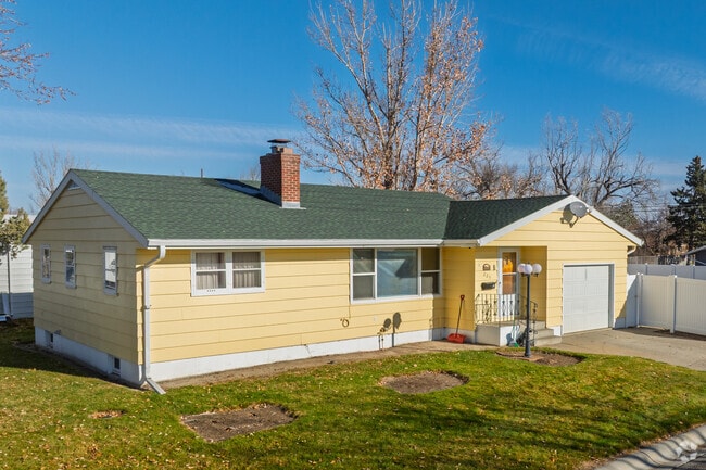 Ranch-style homes are common in Hardin.