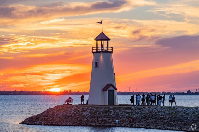 The Lake Hefner lighthouse offers Val Verde residents stunning sunset views nearby.