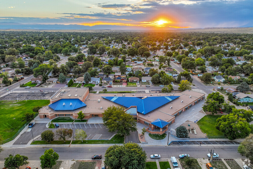 The Heritage Elementary School in Pueblo is located in a beautiful environment.