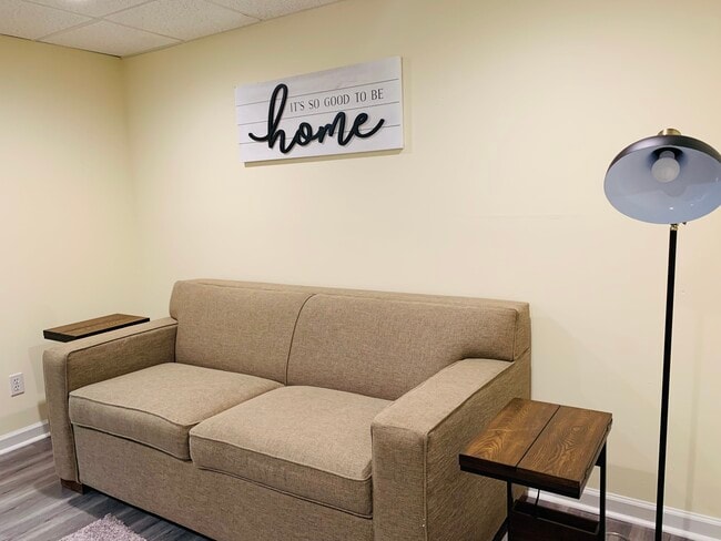 Ideal as a guest room, personal office, or creative studio. Easily customizable to suit flexible lif