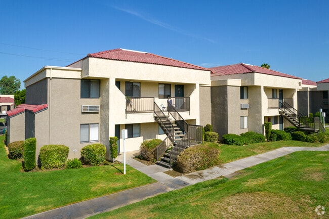 CENTREPOINTE, Colton, CA 92324 - photo 4