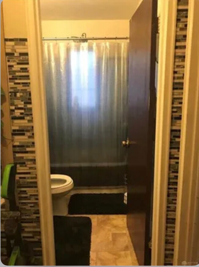 803 Uhrig Ave unit Apartment 2, Dayton, OH 45406 - photo 5