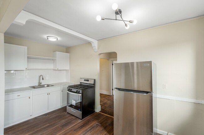 2940 Alter Rd unit 2, Detroit, MI 48215 - photo 4