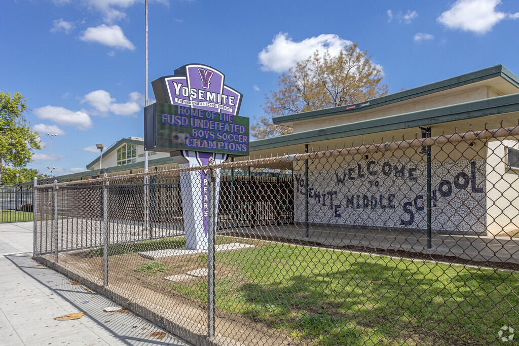 Yosemite Middle School serves grades 7-8 in Fresno.