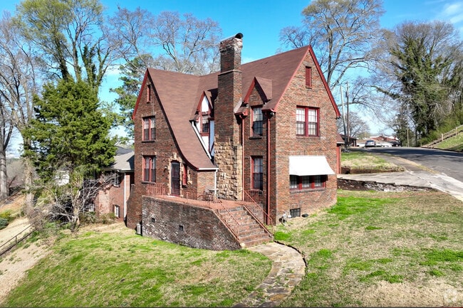 In the Graymont neighborhood, three-story style homes are charming and colorful.