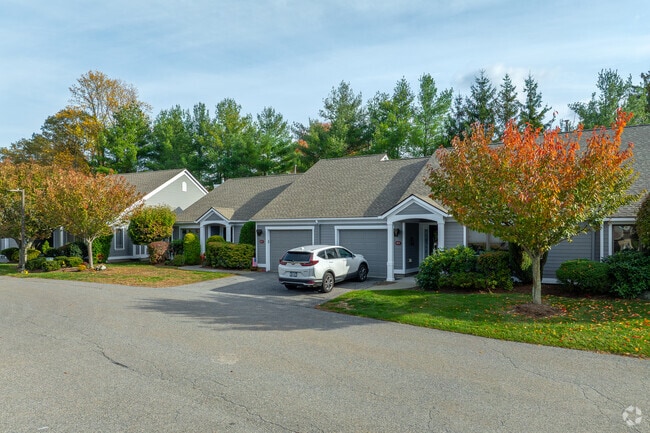 Heritage Hills offers single-story condos with scenic views.