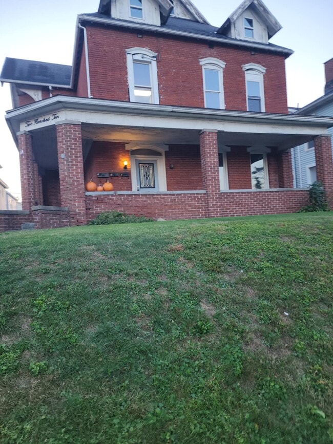 210 S 3rd St Unit 1, Coshocton, OH 43812
