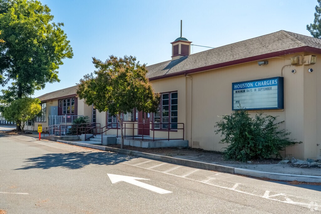 Houston School serves students in the Northeast San Joaquin County community.