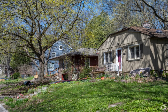 Glen Oak Hills houses cary in architectural style, including Farmhouse and Contemporary.