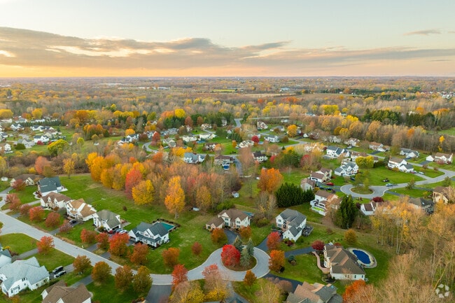 Developing subdivisions stand alongside long‑established family farms in Chili.