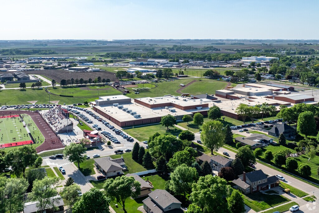 Le Mars Middle School is easily accessible in the Le Mars community.
