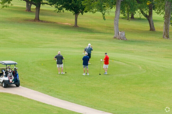 Brookhaven North locals enjoy the nearby Kickingbird Golf Club.