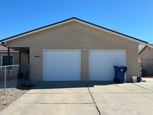 856 Lancelot St SW, Los Lunas, NM 87031 - photo 2