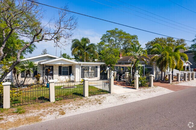 Home in Midtown Tampa with a well-thought-out exterior design.
