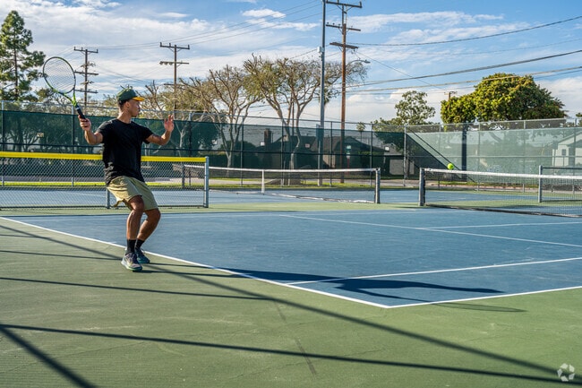 If you are looking for a place to play tennis in Gardena, Rowley Park is the place for you.