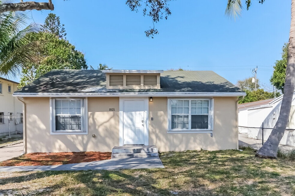 1021 S L St, Lake Worth, FL 33460 - photo 1