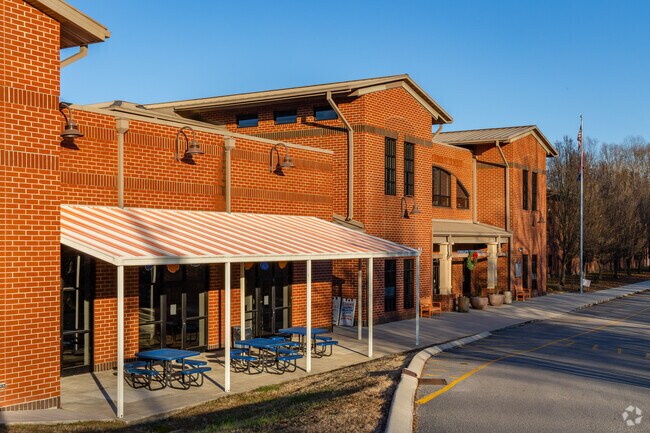 Capshaw Elementary offers education to students in grades K-4.