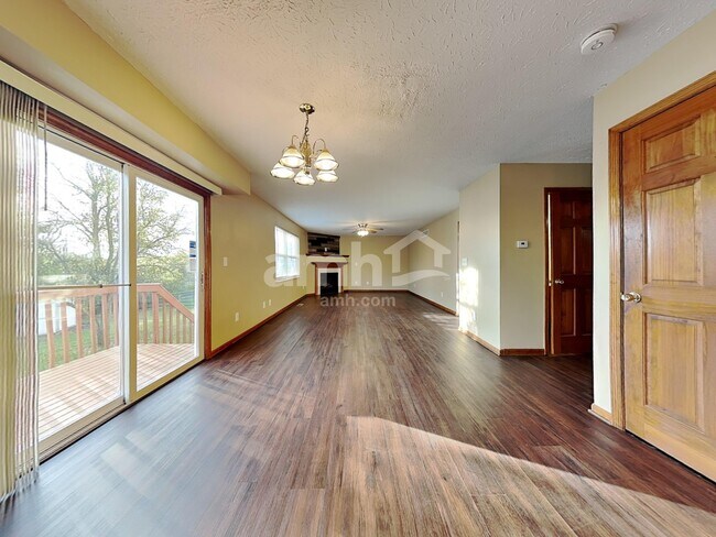 7036 Maple Crest Ct, Hamilton, OH 45011 - photo 4