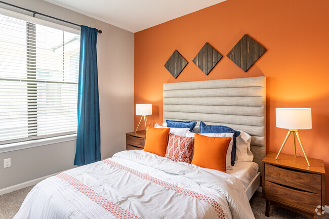 2BR, 2BA - 1396 SF