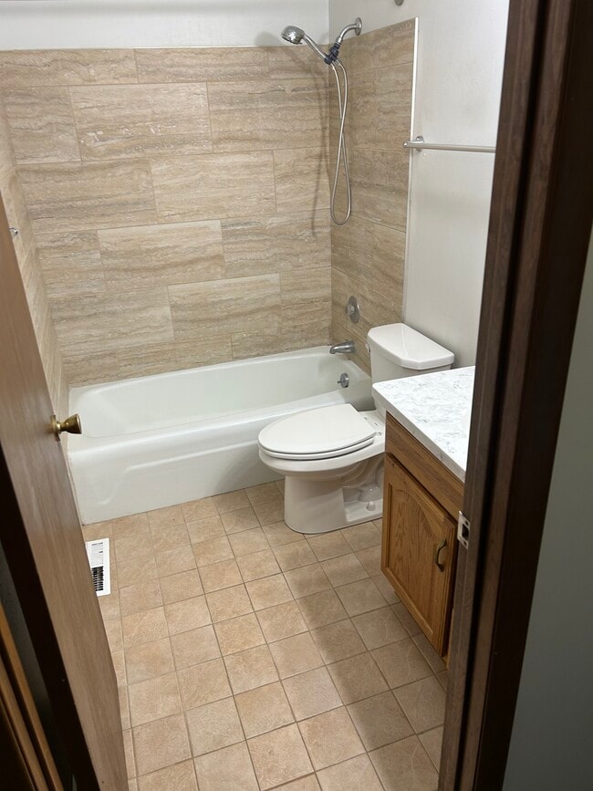 403 Simonson St unit 403, Cambridge, WI 53523 - photo 2