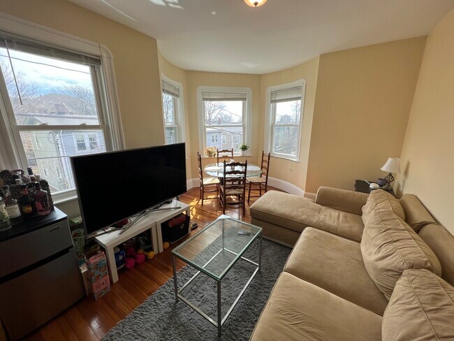48 Lowell St unit 2, Somerville, MA 02143 - photo 2