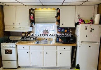122 Buttonwood St Unit 3, Boston, MA 02125