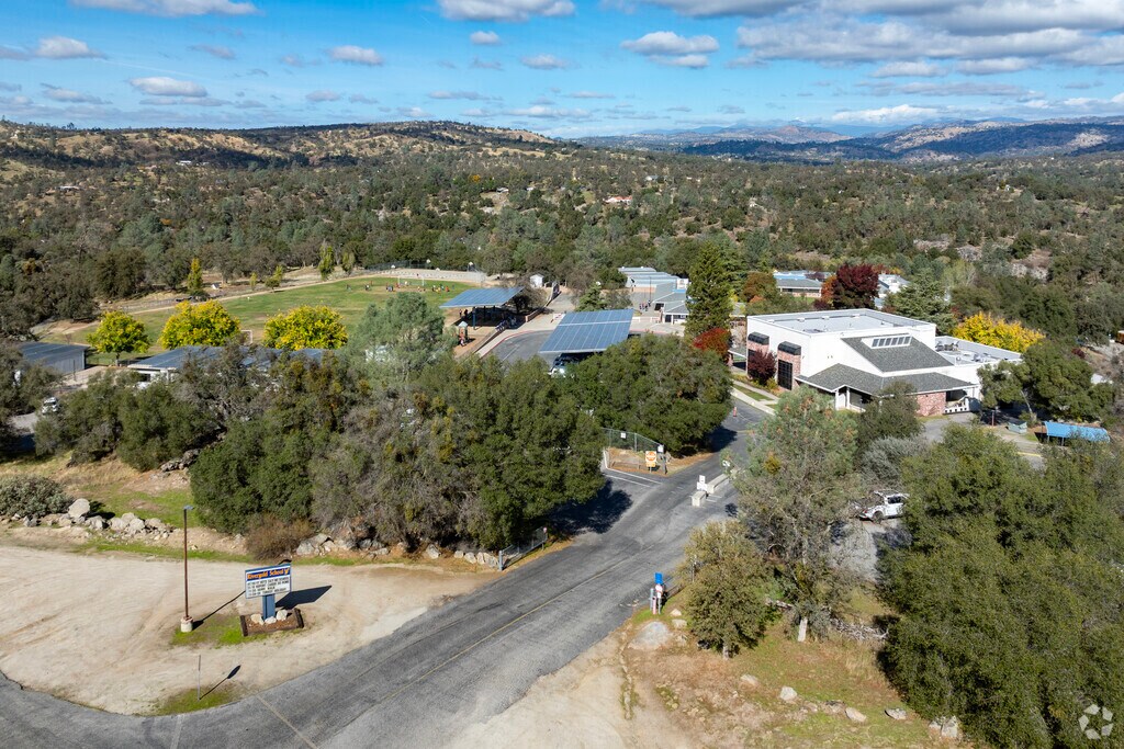 Welcome to the campus of Rivergold Elementary School in Yosemite Lakes.