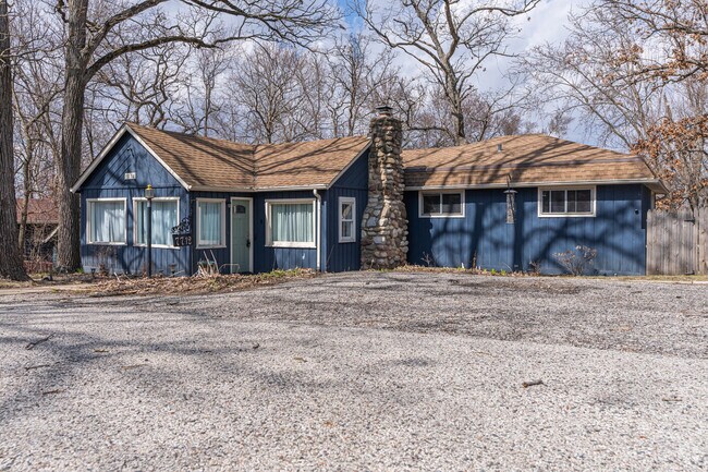 Colorful, rustic ranches are found throughout Deep Spring Woods.