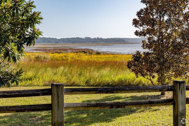 Lake Jackson is a beautiful place to live, play, and enjoy your new life in Tallahassee.