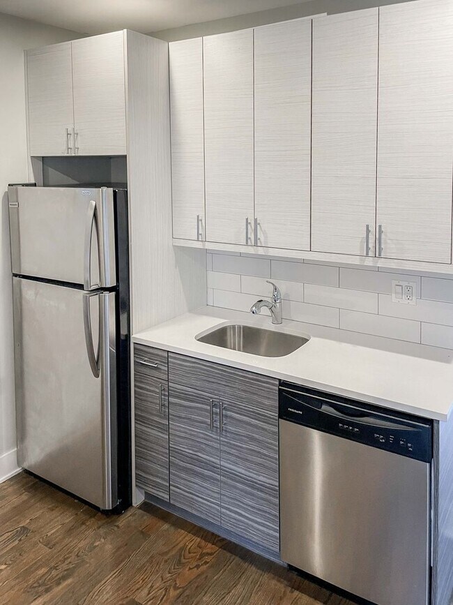 3917 N Janssen Ave unit 3917-3, Chicago, IL 60613 - photo 5