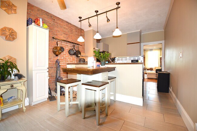 1793 Beacon St unit 5, Brookline, MA 02445 - photo 5