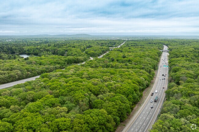 I95 is a convenient way for Dedham residents to travel through out the area.