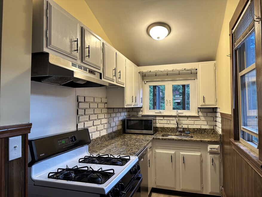 22 Grand View Ave unit 2, Somerville, MA 02143 - photo 1