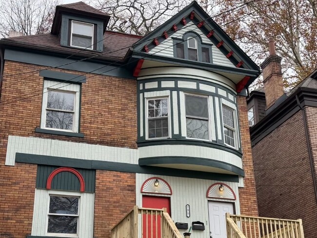 751 Chislett St unit B, Pittsburgh, PA 15206 - photo 2