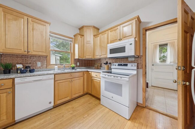 1892 Lincoln Ave unit 1, Saint Paul, MN 55105 - photo 6