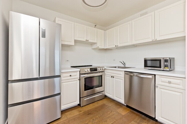 3660 N Lake Shore Dr unit 2511, Chicago, IL 60613 - photo 4