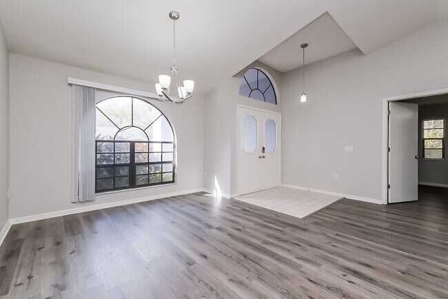 4828 Crestknoll Ln, New Port Richey, FL 34653 - photo 5